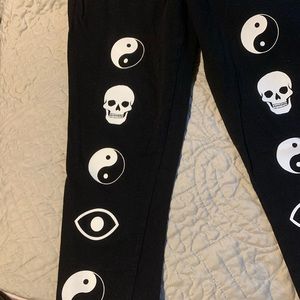 Conspiracy Theory Leggings